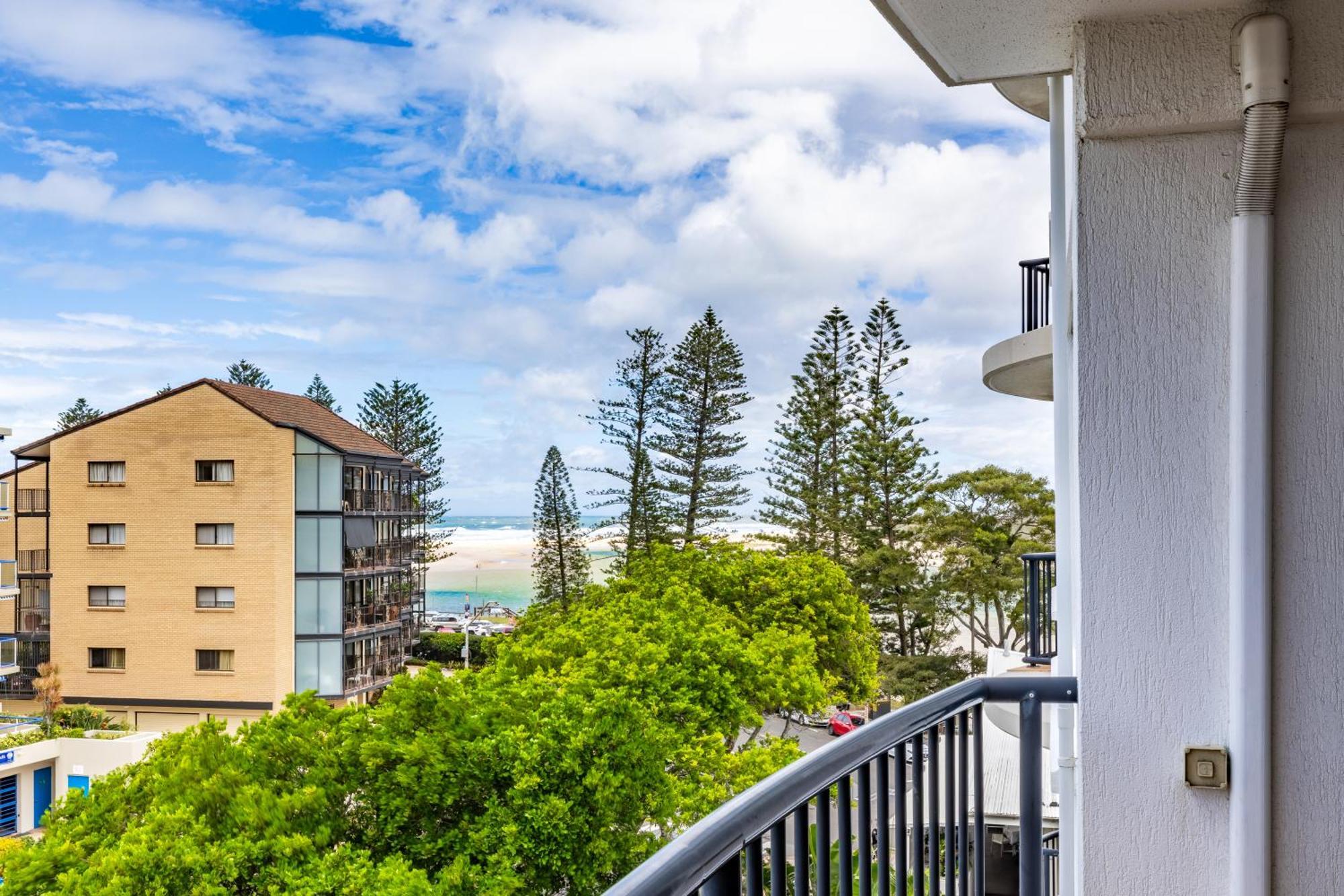 Belaire Place Motel Apartments Caloundra Esterno foto