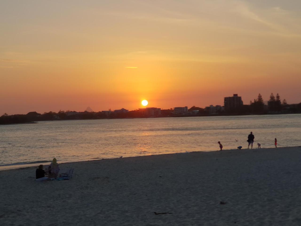 Belaire Place Motel Apartments Caloundra Esterno foto